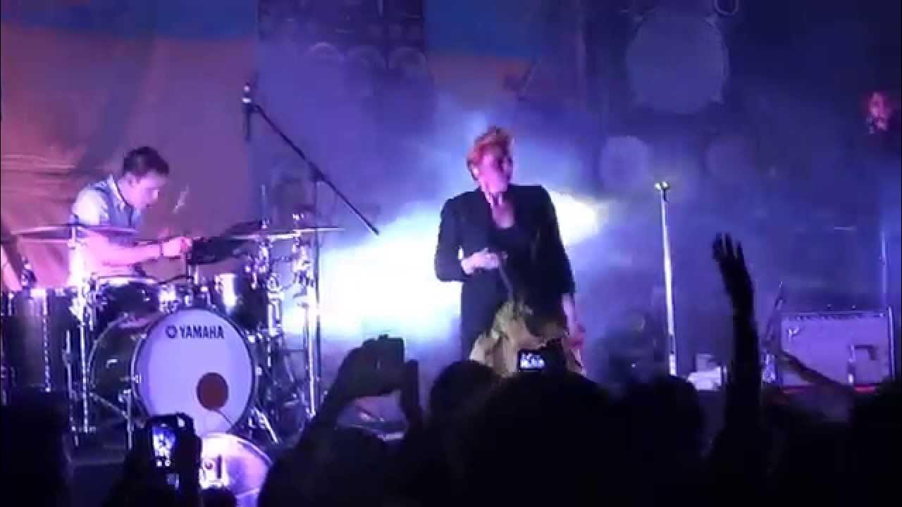 La Roux Uptight Downtown [Live Blondie Santiago Chile 20012015