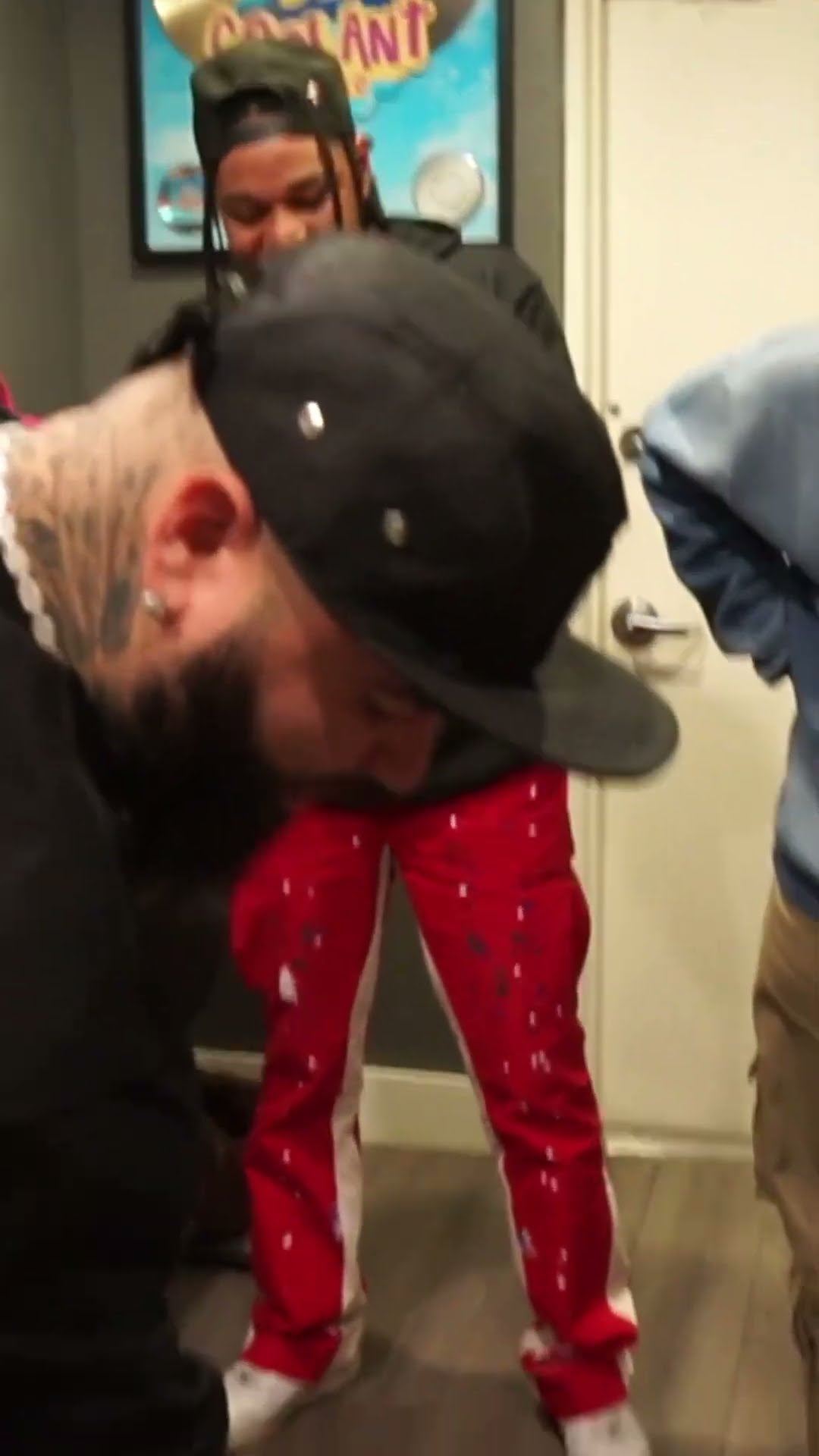 FARRUKO ENSEÑA SUS DEDOS DE MOZARELLA ? #CvrbobVrmorVlog
