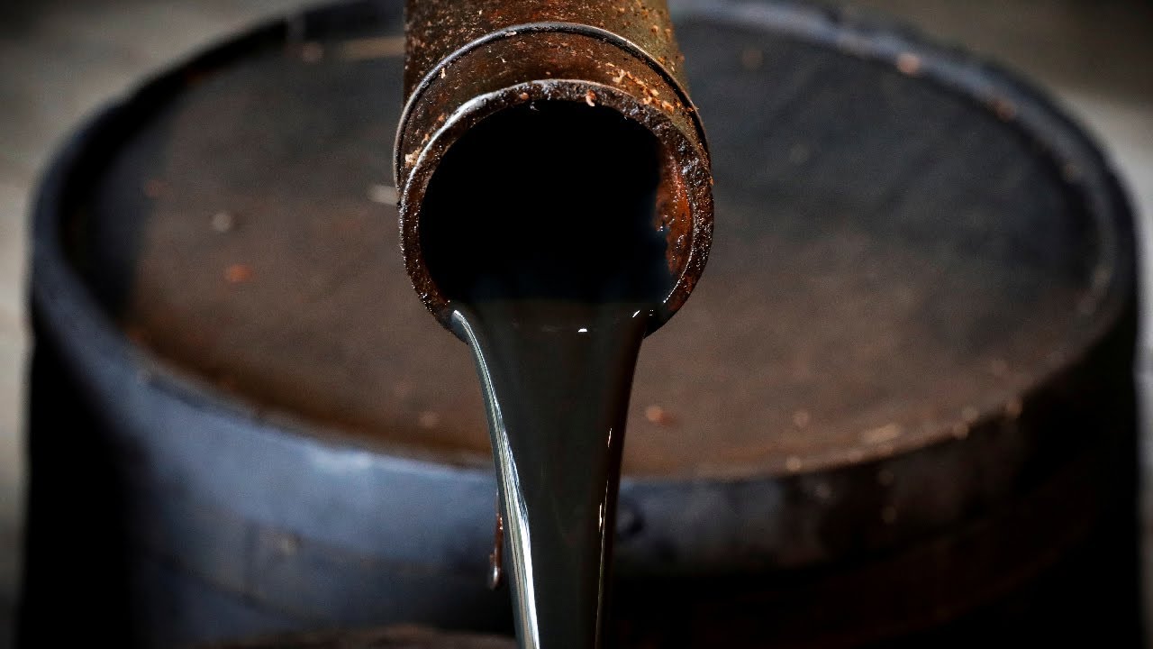 Правительство России начало сдерживать цены на нефтепродукты