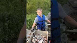 "Red gold" hidden under the mud! 🦞🚤 #shorts #Crawfish#LouisianaSwamp#AmericanFood