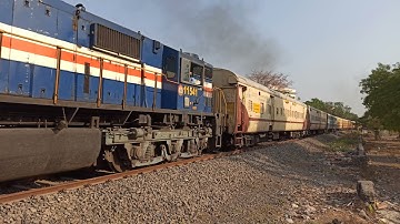 09513 Rajkot-Veraval spl. lead by honking Vatva locomotive. Dedicated to 350+ subscribers 🙂 Thank u.