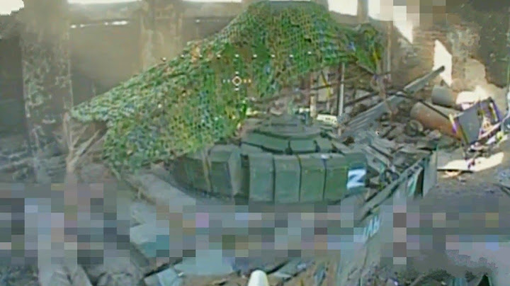 Fiber optic FPV drone found a Russian tank hidden in the hangar while exploring it from the inside.