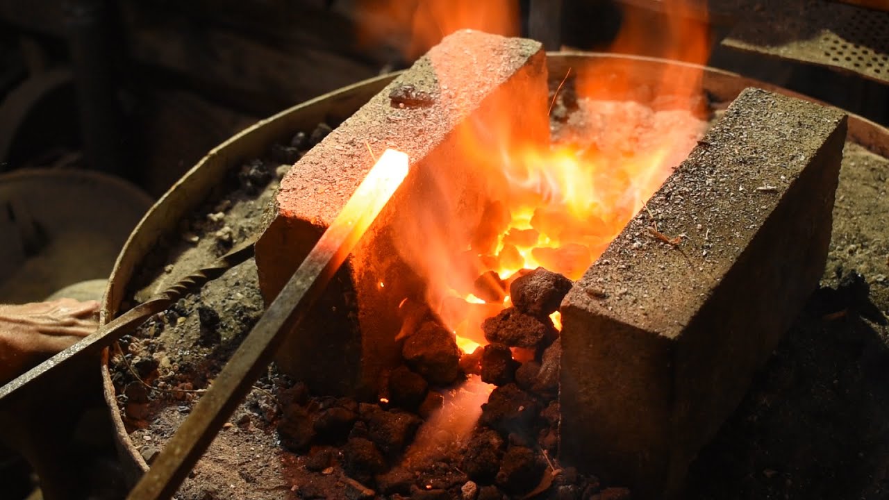 FRAGUA CASERA PARA CARBÓN DE COQUE / HOMEMADE COAL FORGE - YouTube
