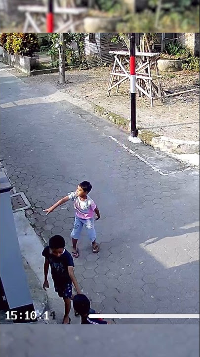 REKAMAN CCTV BOCIL LEMPAR BATU? Part2