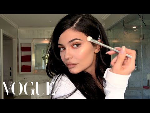 Masih bingung cara mempromosikan produk yang kamu jual? Ikuti beberapa tips dari Kylie Jenner ini, y. 