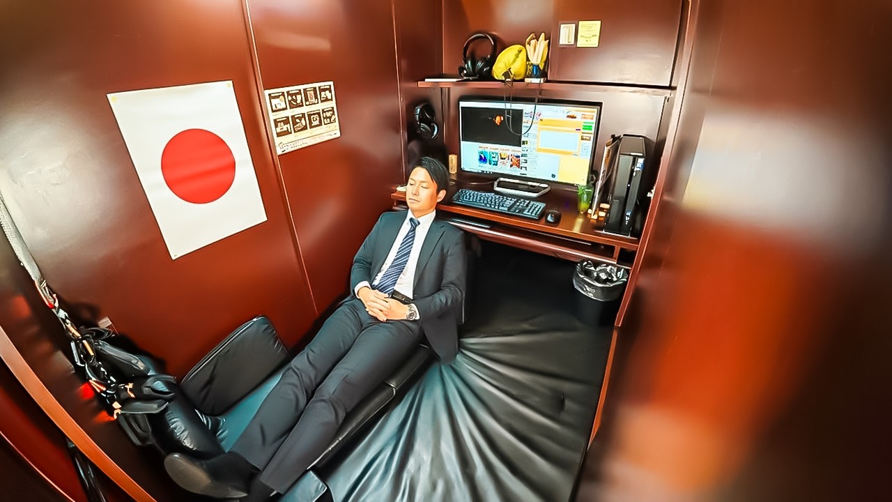 Why Do Japanese Workers Prefer to live in Internet Cafes Rather Than Rent an Apartment?