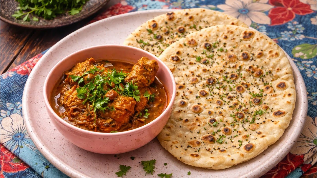 Wow yummy 😋 it's Delicious Butter Kulcha and Hyderabadi Dum chicken Gravy 😋😋