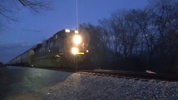 CSX ES44AH 953 w/ Sharp K5HL Leads Loaded Grain G437-10 on 3/14/22