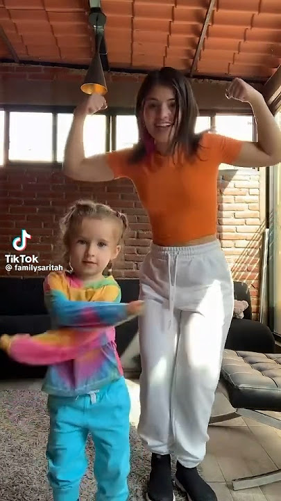 Empezaron los bailes PARA PAPÁ😍🥳 ¿Ya vieron lo chiquita que estaba @saritahbebe ?👀