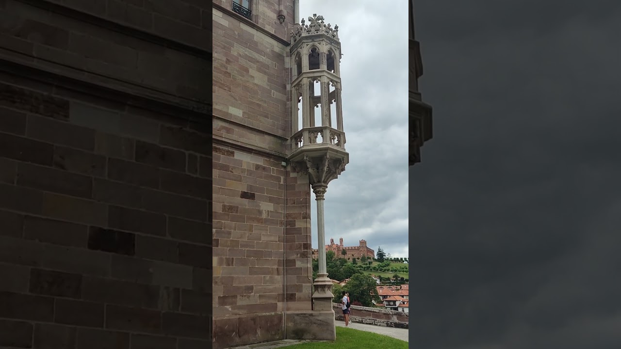Primer edificio de España en utilizar la luz eléctrica , comillas .#cantabria #edificio #shorts