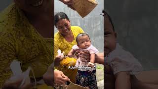 UDAH PERNAH LIHAT BAYI MELUKAT SAMBIL NGEMPENG?! #shortsviral #melukat #hindubali