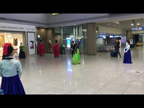 인천공항에서 / At incheon airport / 전통공연 / Korean traditional fan dance