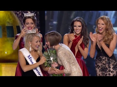 Savvy Shields being crowned as Miss America 2017 - YouTube