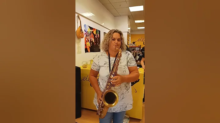 Finally got to play a vintage 1960's Selmer! So ex...