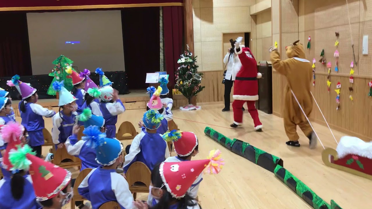 令和3年度クリスマス会 　さくら幼稚園、さくら保育園にサンタとトナカイがやってきた。