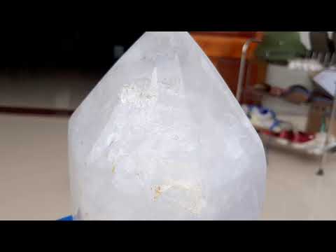 Video Trụ thạch anh trắng được mài từ tinh thể đá thạch anh... - youtube