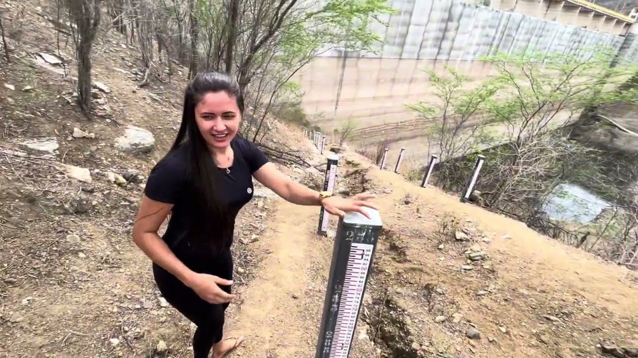 Davi mostra o nível da água da baragem de jucazinho 🤏🏻 pouca água 