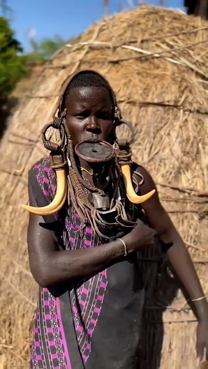 Tradisi Unik Suku Mursi di Ethiopia