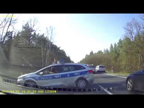 Un jeune conducteur percute une voiture de police