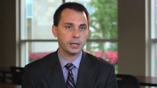 What are some treatment options for arthritis of the hip?
