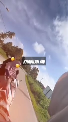 #awek bawak motor be like