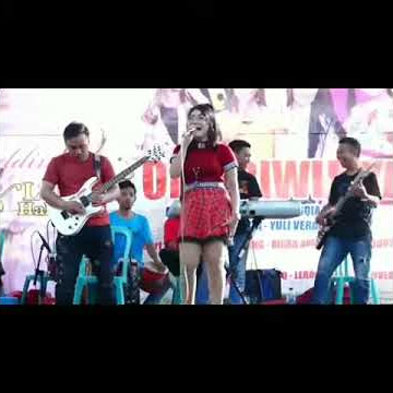 Rok kebuka saat manggung .viral