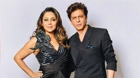 Shahrukh Khan with his beautiful wife Gauri khan mere mahaboob mere sanam #srk#gaurikhan #shorts#vid
