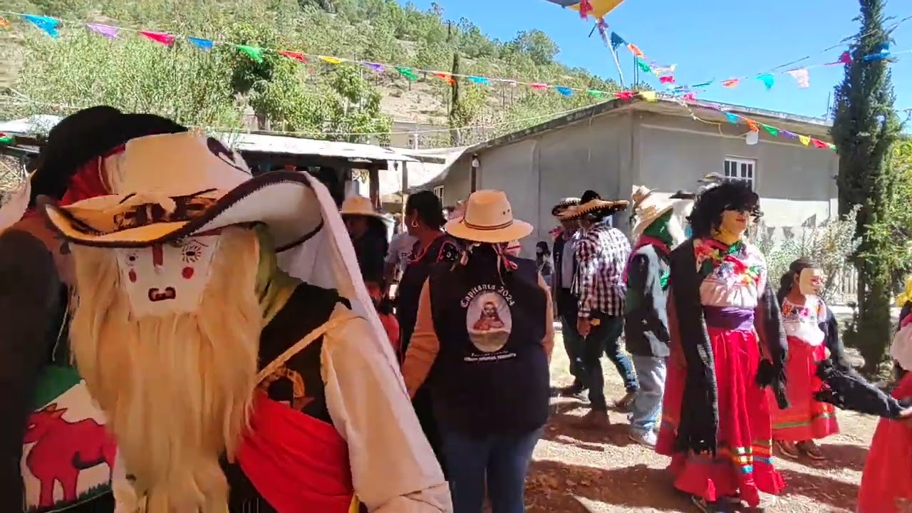 Así estuvo el ambiente en nduave Morelos Yosonotu. con  los Imponentes de smg