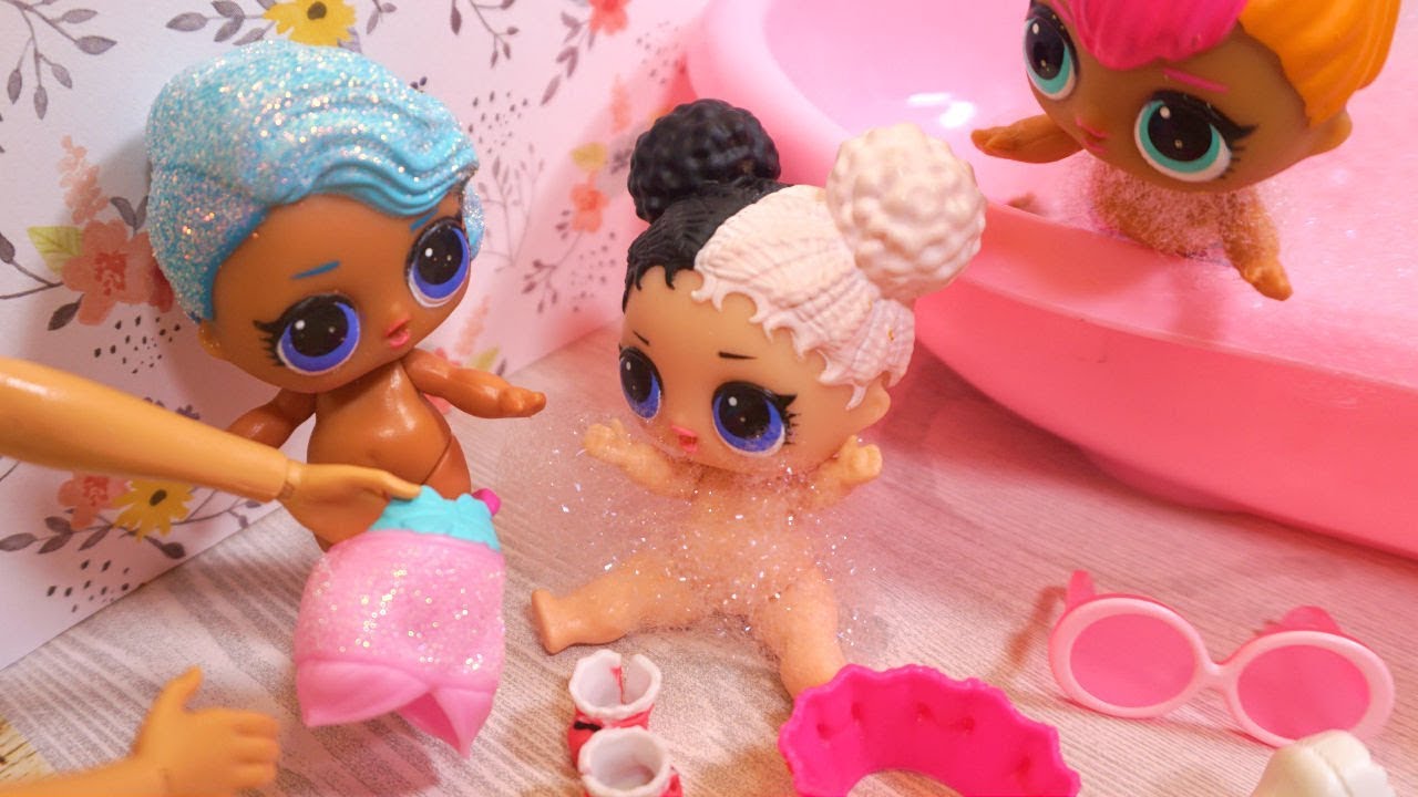 BARBIE Wakes Up LOL SURPRISE DOLLS For Morning Routine! - YouTube