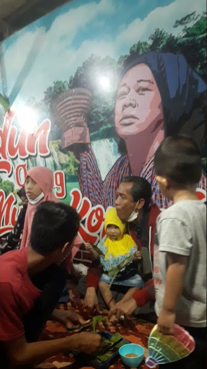 Rumah makan Madun oseng. bareng keluarga
