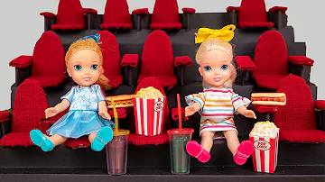 Elsa & Anna at the Movies! Anna makes a big mess and goes on her iphone!