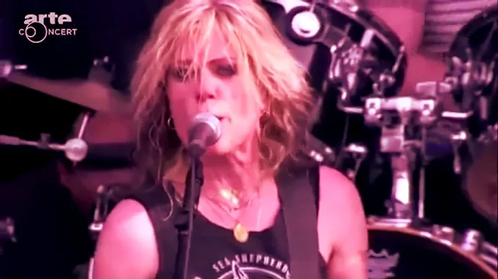 L7 - Pretend We're Dead (Live at Hellfest 2015)