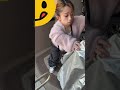 一人で車椅子に乗るまでの動画。さきの車椅子は大きい車椅子と小さい車椅子、2種類あります。使い分けはいつか説明できたらなーと。今回は小さい車椅子でのお出かけの際の動きを動画にしました。 #骨形成不全症