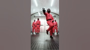 Dance No.4 Squid Game’s Dancing Guard Steals the Spotlight! #squidgame2 #squidgame