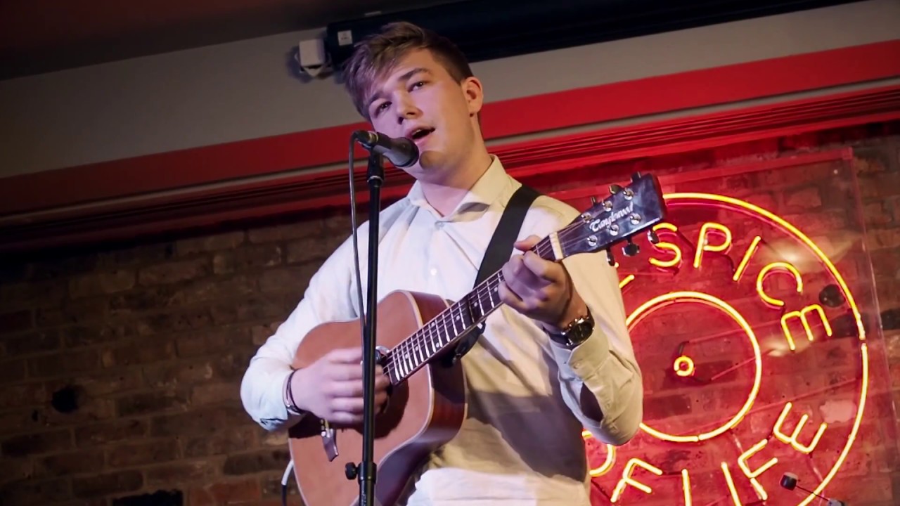 Oliver New - Rabbit Hole [Live @ The Spice of Life Open Mic / London]