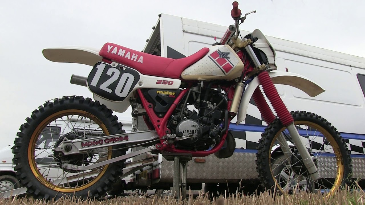 Шотландский мотокросс на мотоциклах с двухтактными двигателями 