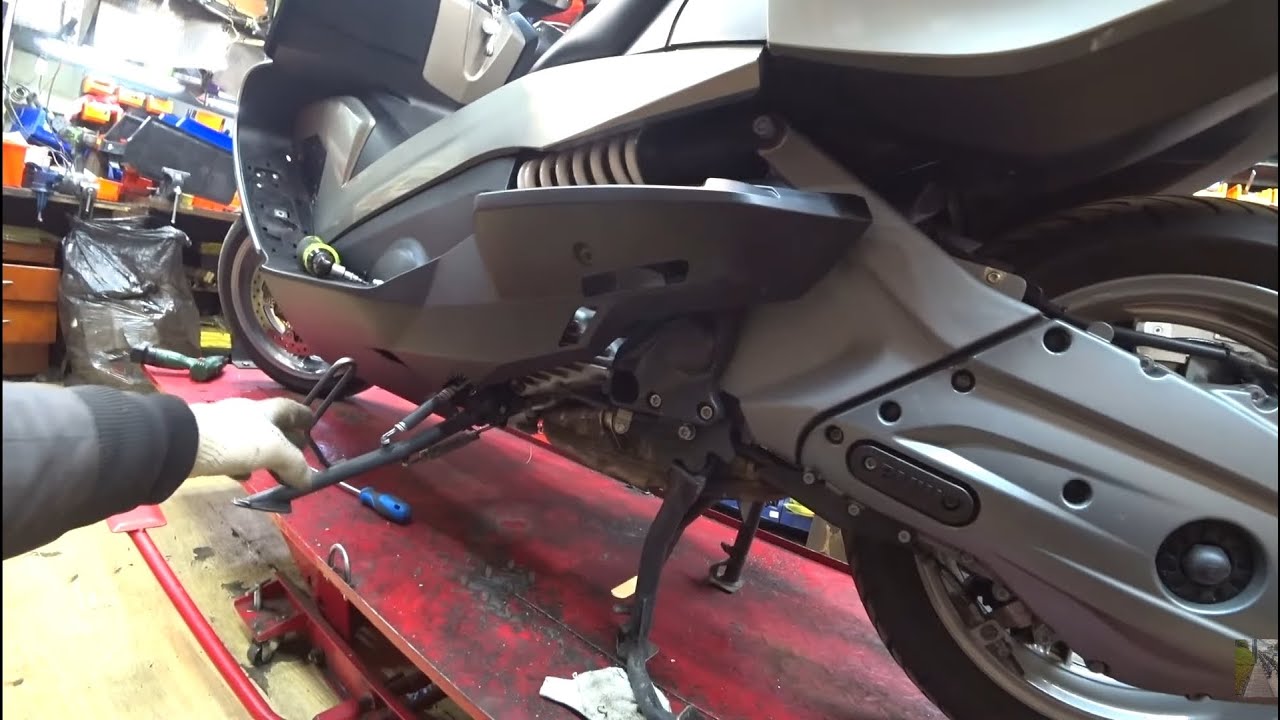 198. Замена сальников маятника бмв 650. - YouTube