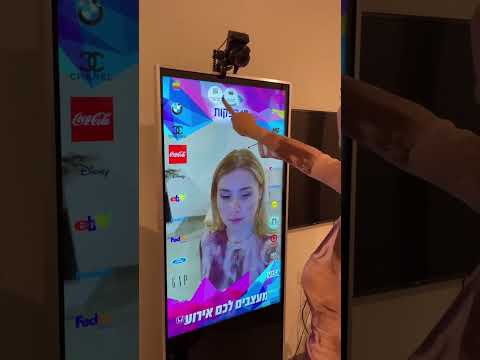 SmartEngage Pro — interactive AI touch screen