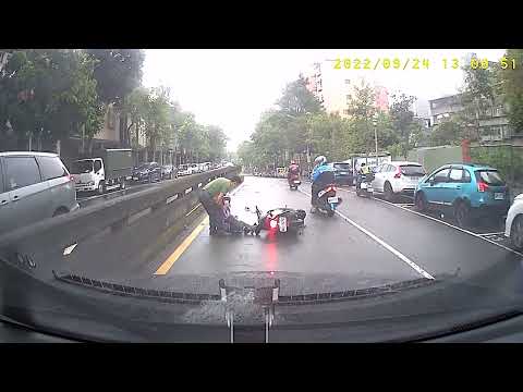 9/24 13:00 木柵秀明路一段 車禍現場