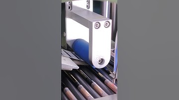 Eyebrow pencil full automatic loading and automatic labeling machine wraparound labeling machine