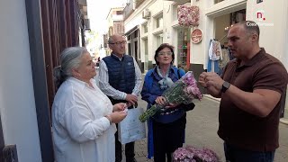Noticias. El ayuntamiento repartirá 5.000 claveles a los comerciantes por el Día de la Madre