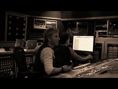 Watch the video for No Importa