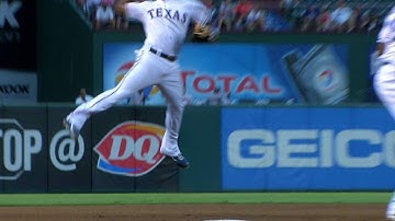 HOU@TEX: Andrus makes fantastic jump-throw