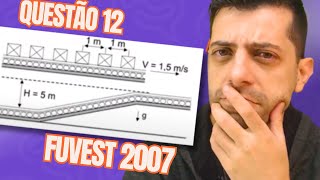 FUVEST 2007 - Q12 - Em um terminal de cargas, uma esteira rolante é utilizada para transportar