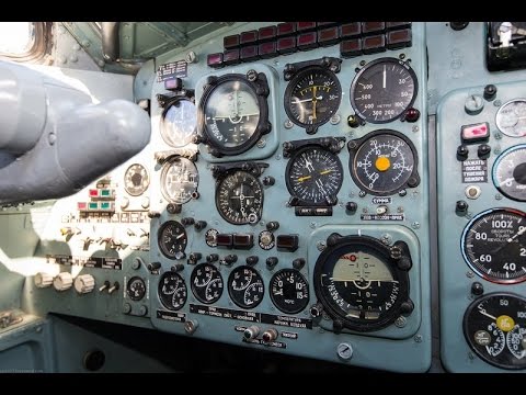 Кабина самолета Як-40