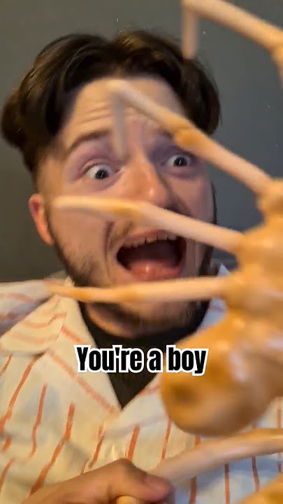 DON'T DATE A FACEHUGGER!! #alien #shorts #foryou #fortheboys #facehugger #xenomorph #babyalien