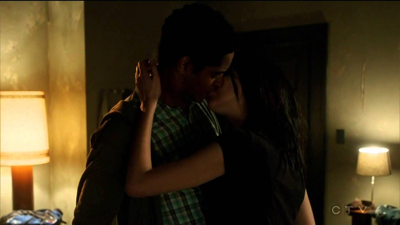 Alfred Enoch Love Scene And Kiss How To Get Away With