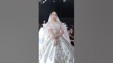 Hoa hậu Hương Giang trước và khi xuất hiện tại show diễn Chapter 36 - Everlasting của NTK Linh San