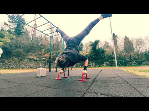 DEEP STRADDLE 90° HANDSTAND PUSHUP