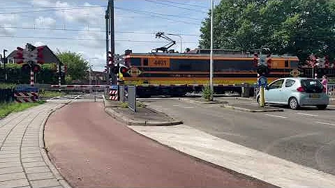 Spoorwegovergang Almelo de Riet // Dutch railroad crossing